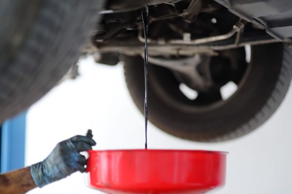 راهنمای کامل تشخیص و رفع نشتی روغن هیدرولیک