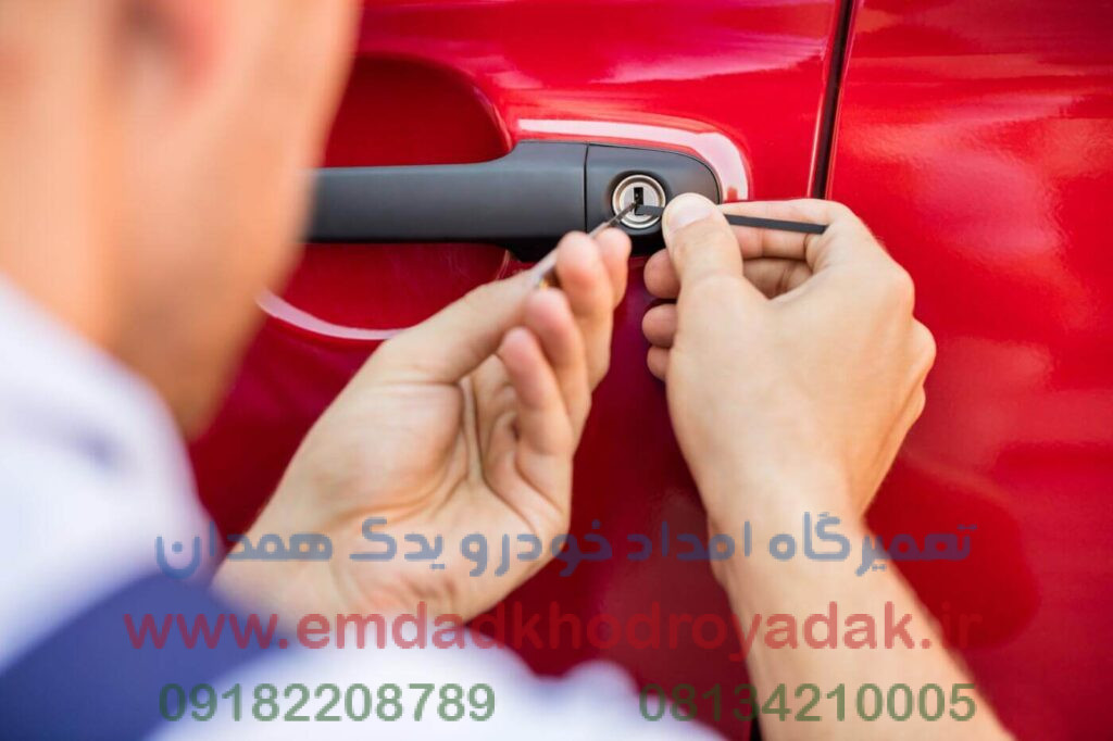 گیر افتادی؟ باز کردن درب خودرو بدون آسیب