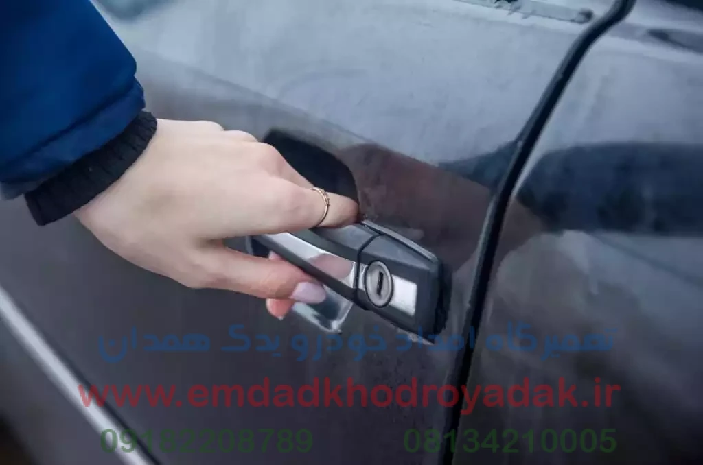 گیر افتادی؟ باز کردن درب خودرو بدون آسیب